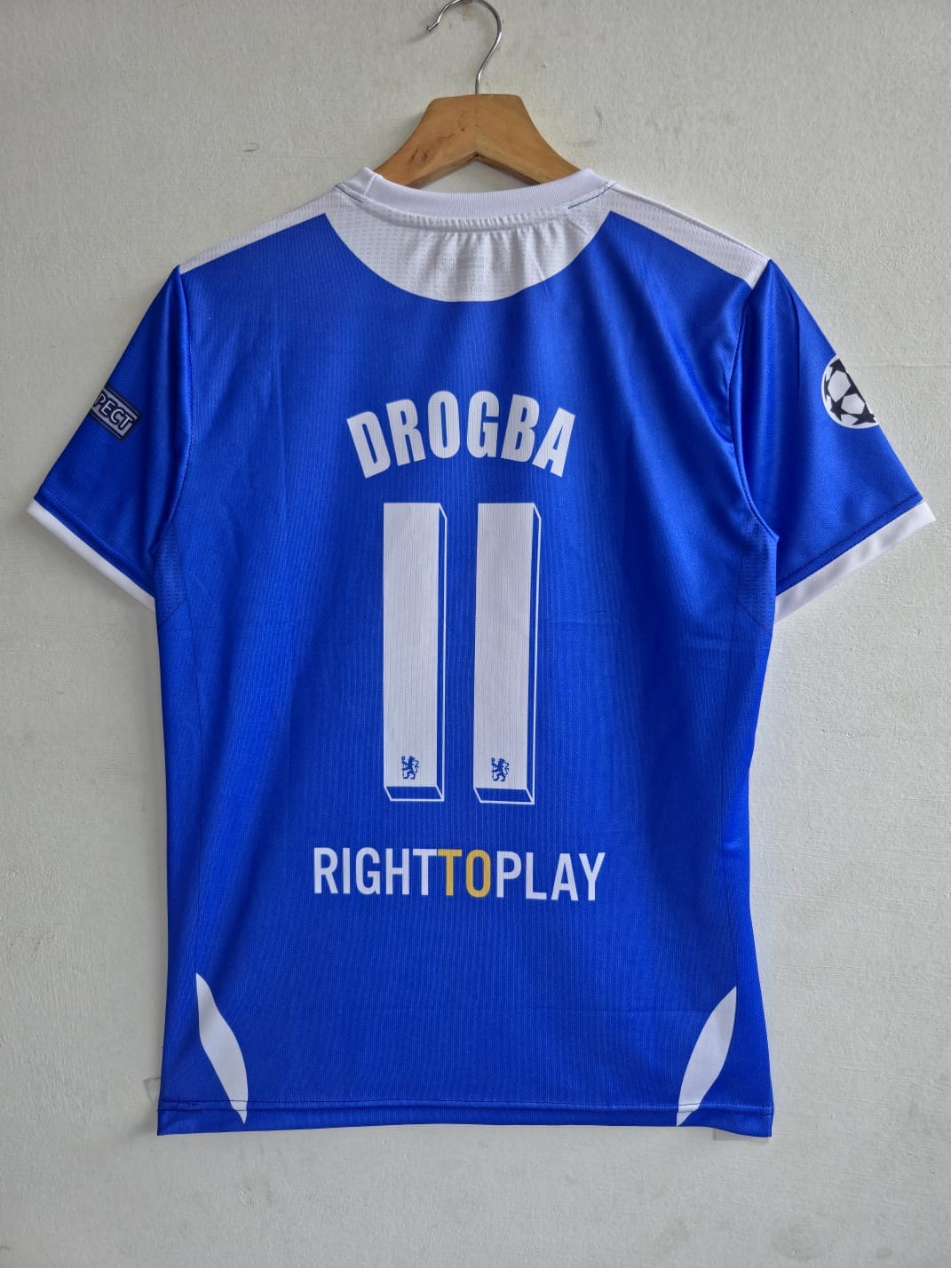 Chelsea  2011-12 home (DROGBA) - View 2